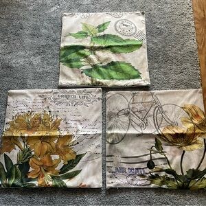 NWOT Set of 3 Vintage Floral 18x18in Pillow Covers